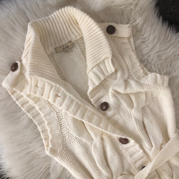 Forever 21 ❄️ Cable Knit Belted Sweater Vest - Picture 4 of 8